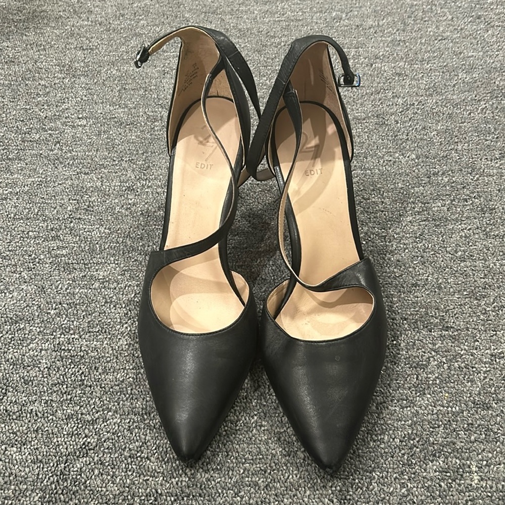 Pointed toe Black strappy heels